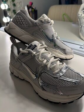 Nike White Silver Reflective Mesh Running Sneakers
